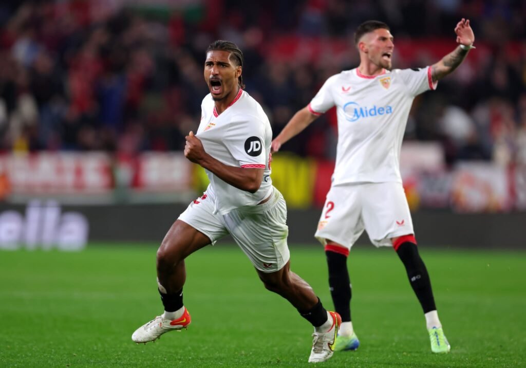 Badé celebra un gol / Vía: @SevillaFC 