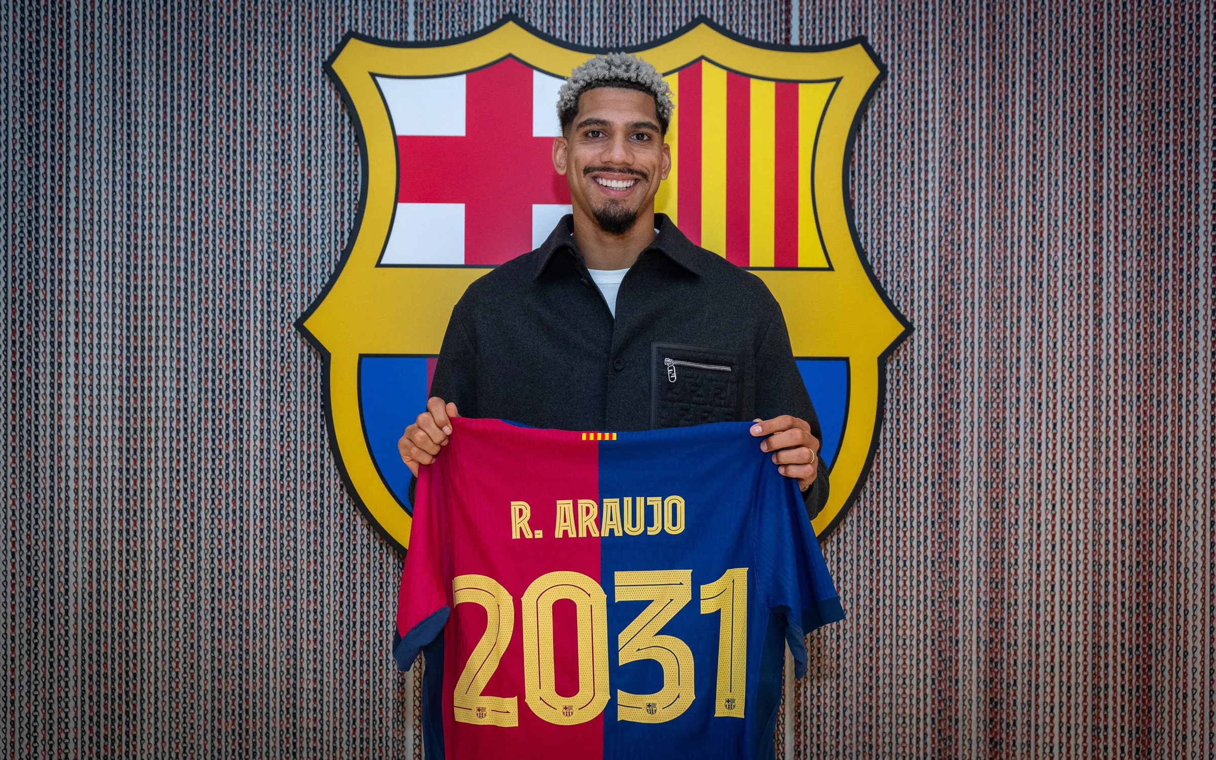Araujo renueva con el Barça hasta 2031. Fuente: FC Barcelona