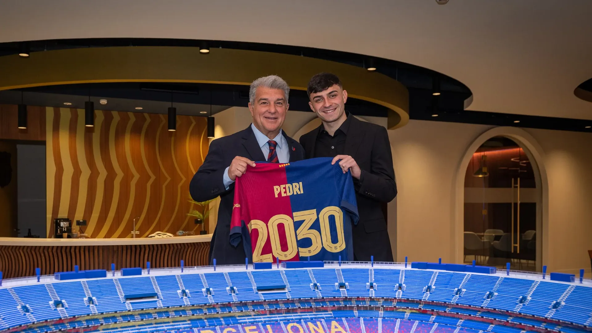 Pedri Renueva con el FC Barcelona. A través de X / @FCBarcelona