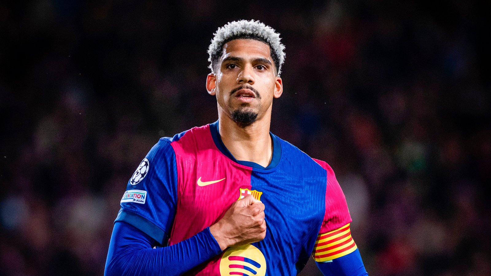 Ronald Araujo celebrando un gol