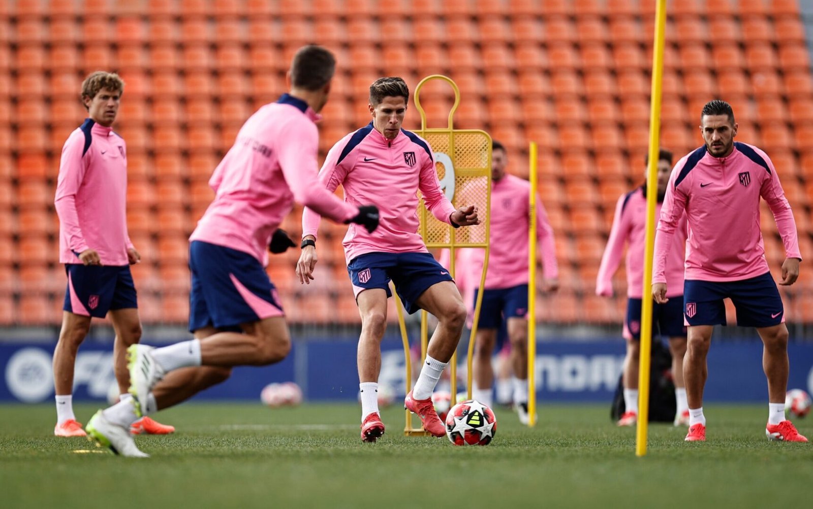 Jugadores Atlético de Madrid entrenamiento previo.