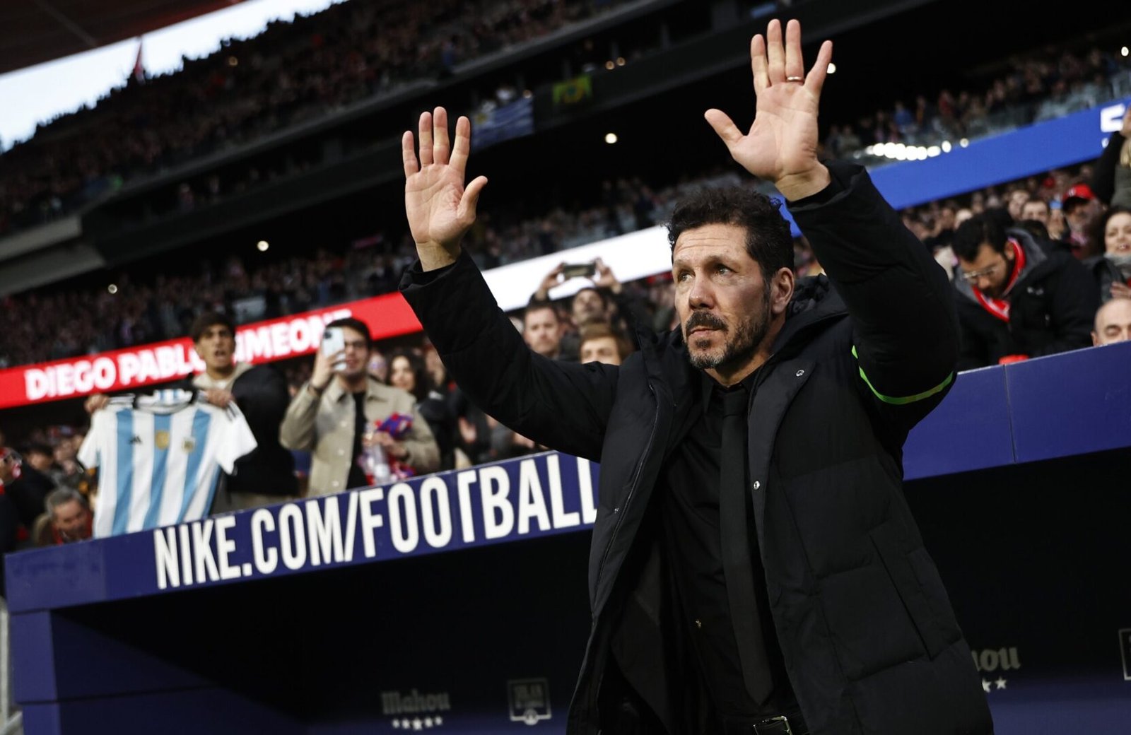 Cholo Simeone agradeciendo a la afición del Atleti.