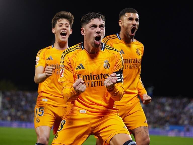 Valverde celebra gol