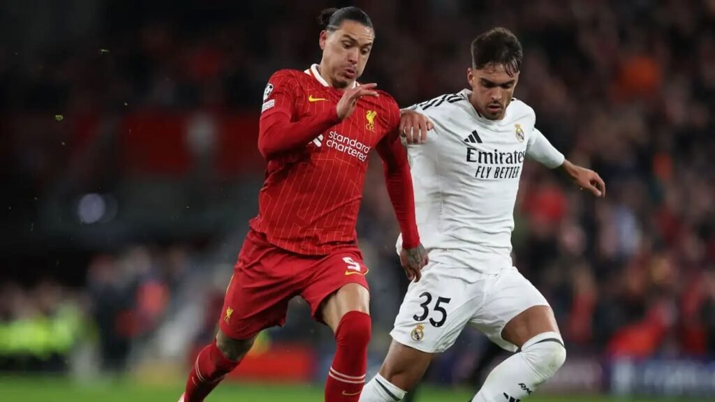 Raúl Asencio en el duelo frente al Liverpool / Vía X/@RealMadrid
