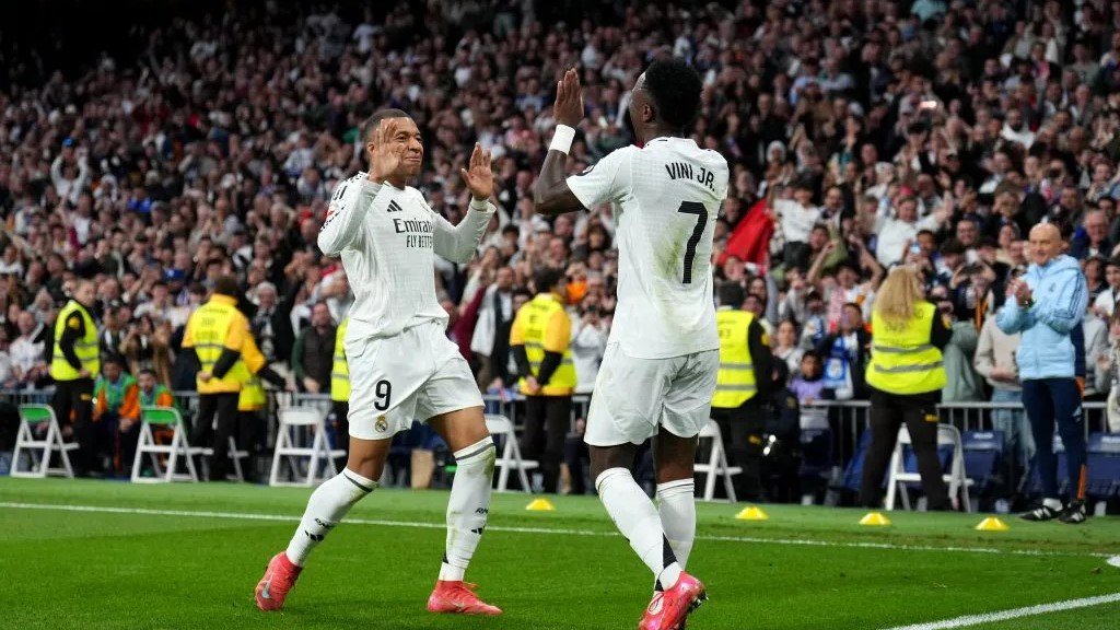 Vinicius y Mbappé celebrando un gol