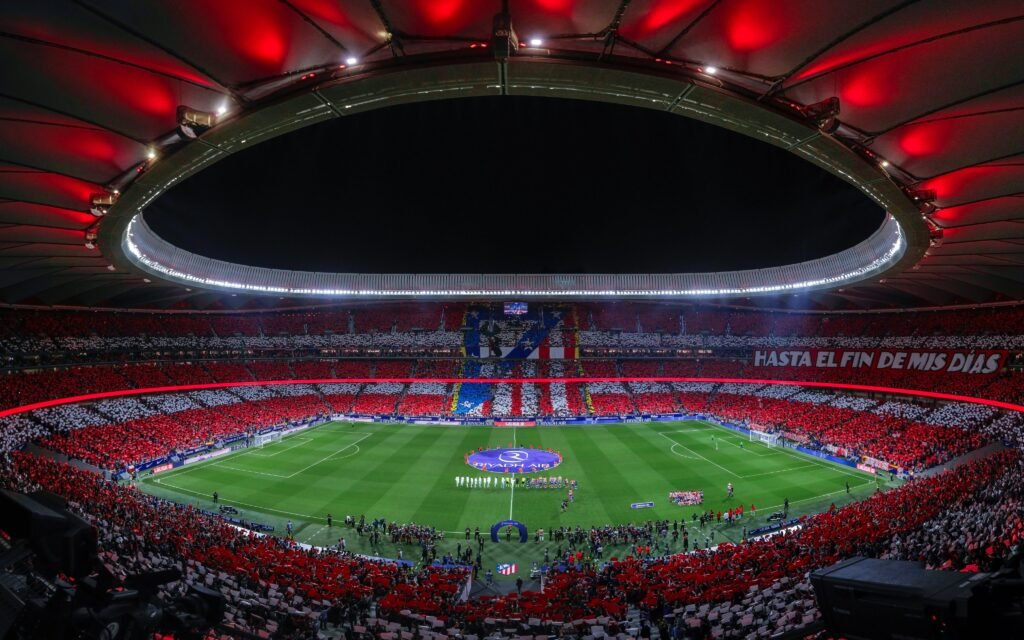 Mosaico del escudo del Atlético de Madrid en el Estadio Metropolitano