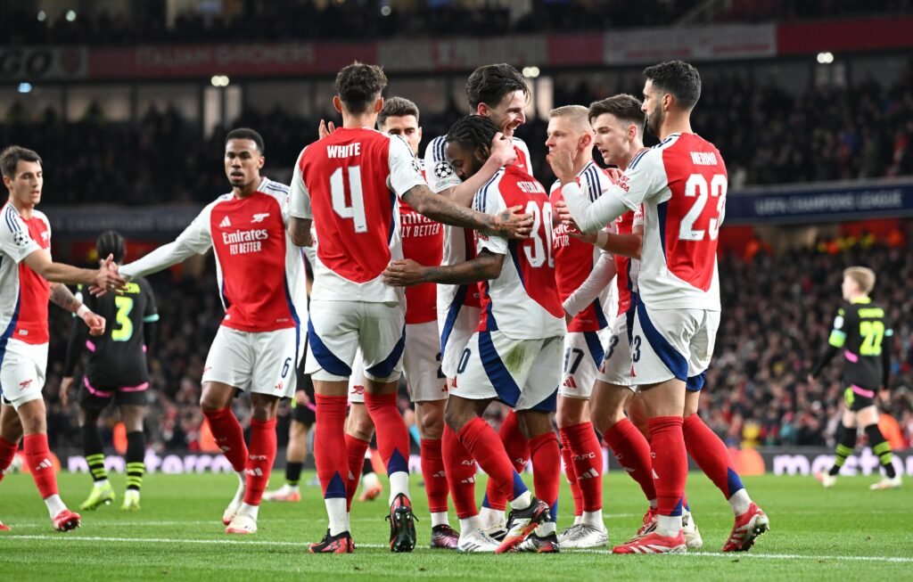 El Arsenal festejando el gol frente al PSV