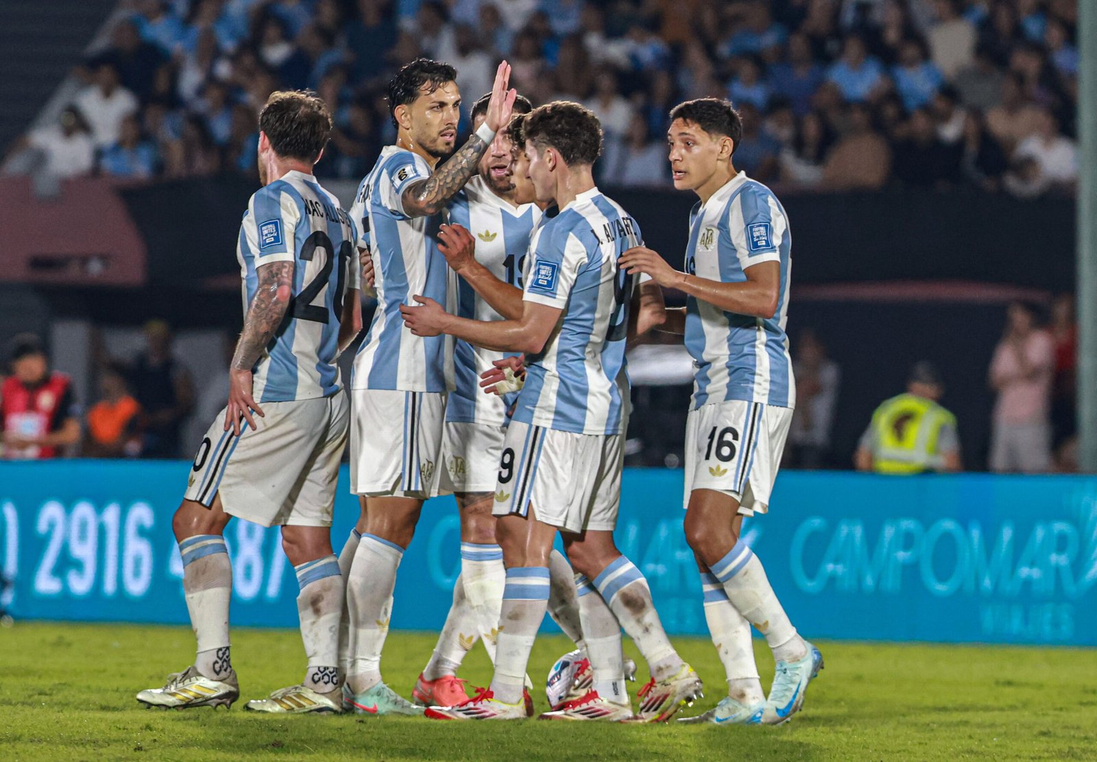 Argentina celebra gol contar Uruguay.