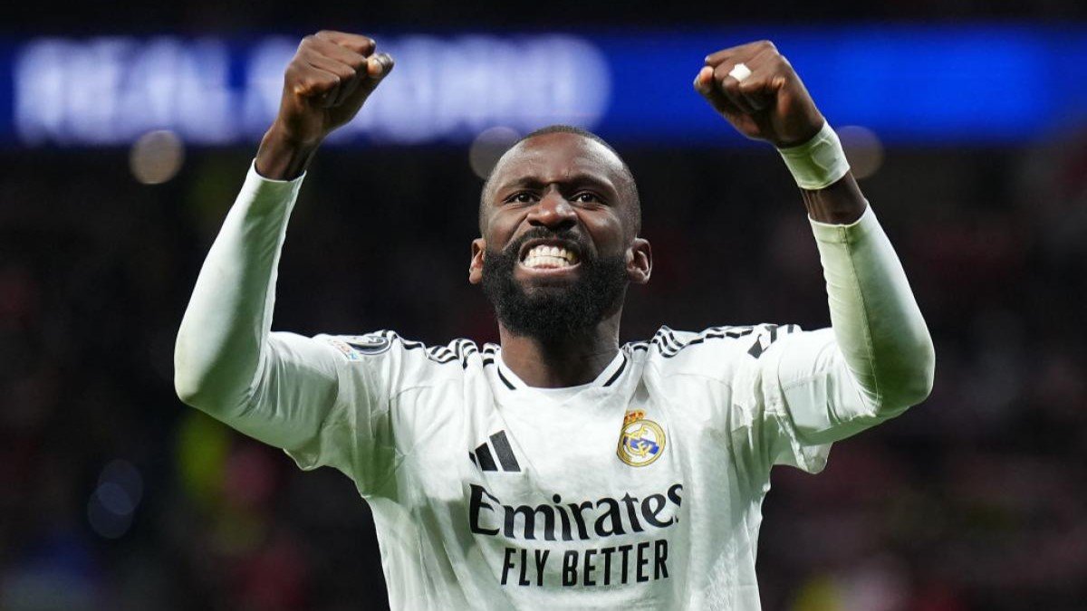 Antonio Rudiger celebrando el gol de la clasificación