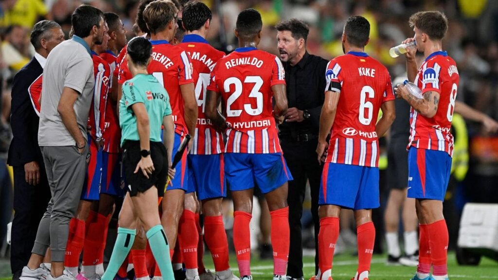 El equipo con Simeone en el partido ante el Villarreal