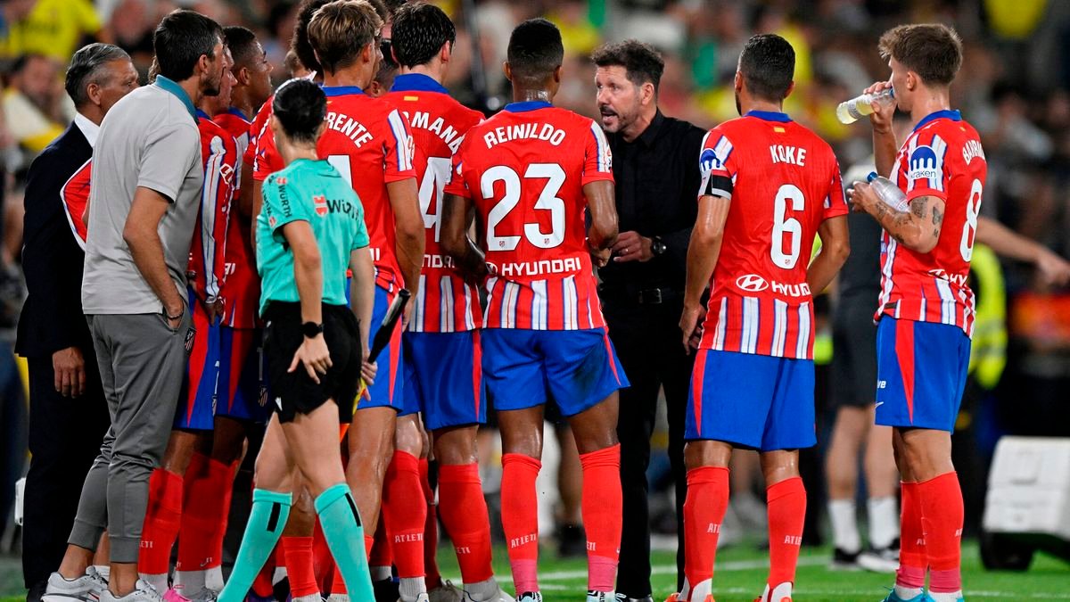 El equipo con Simeone en el partido ante el Villarreal