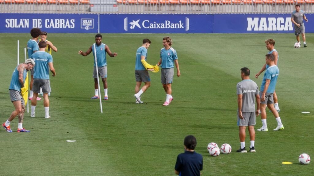 Jugadores del Atlético de Madrid entrenando en el Cerro del Espino.