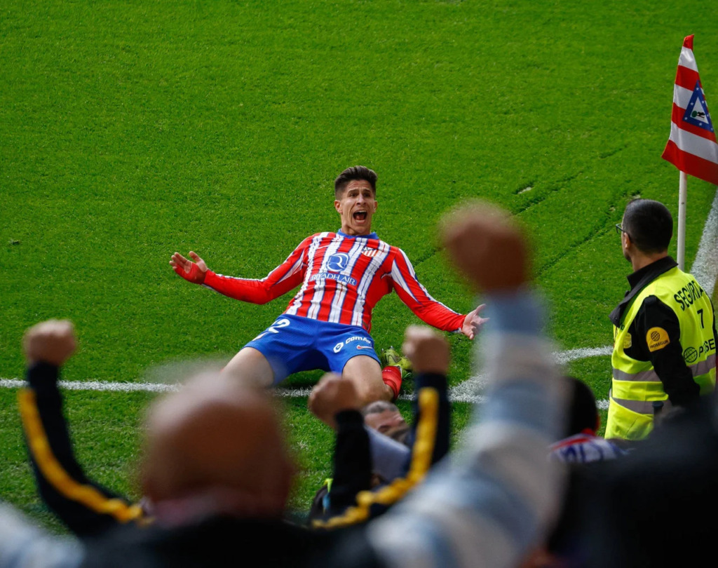 Giuliano Simeone celebrando su primer gol con la camiseta del Atleti