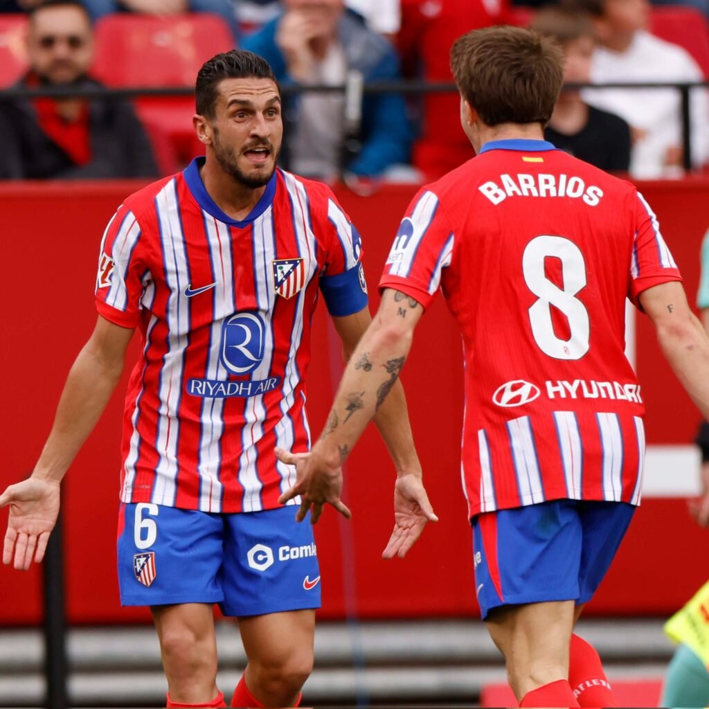 Koke y Barrios celebrando un gol.