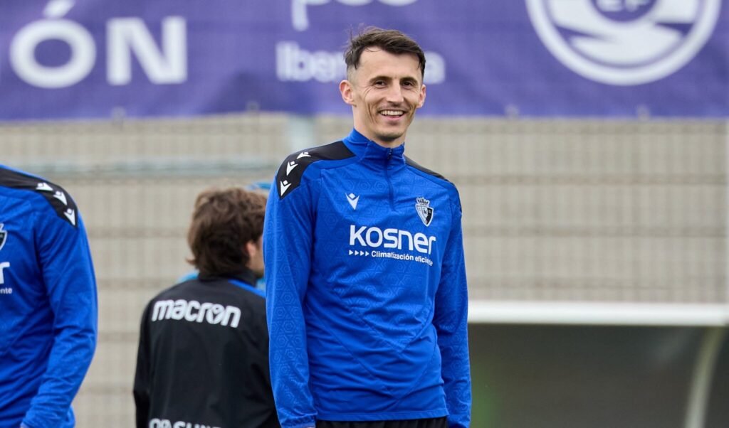 Ante Budimir en el último entrenamiento en Tajonar