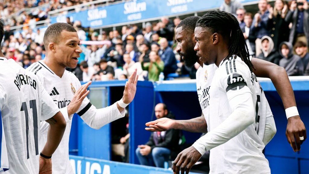 Camavinga y Mbappé celebrando el gol