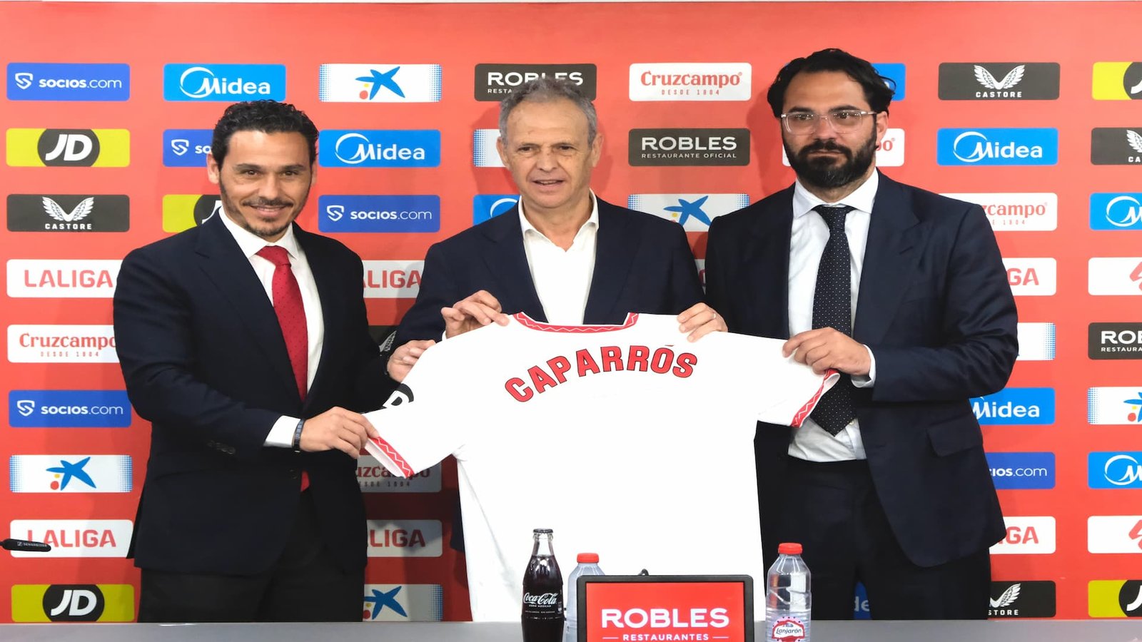 Caparrós, nuevo entrenador del Sevilla / Vía: Sevilla FC