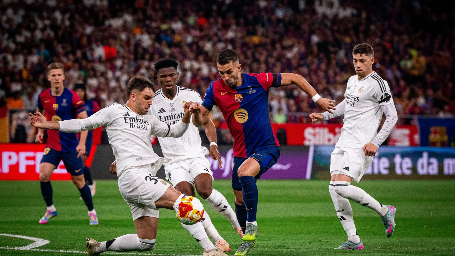 Ferrán Torres y Asencio en el Clásico. Barcelona, Real Madrid. Via: FcBarcelona.es