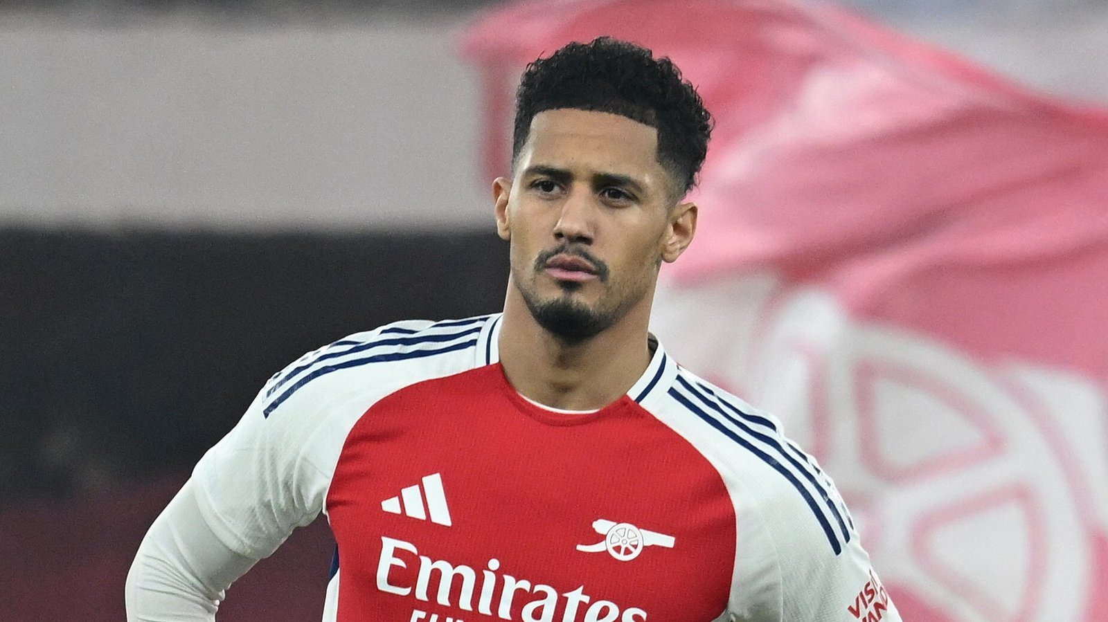 William Saliba con el Arsenal / Vía @premierleague