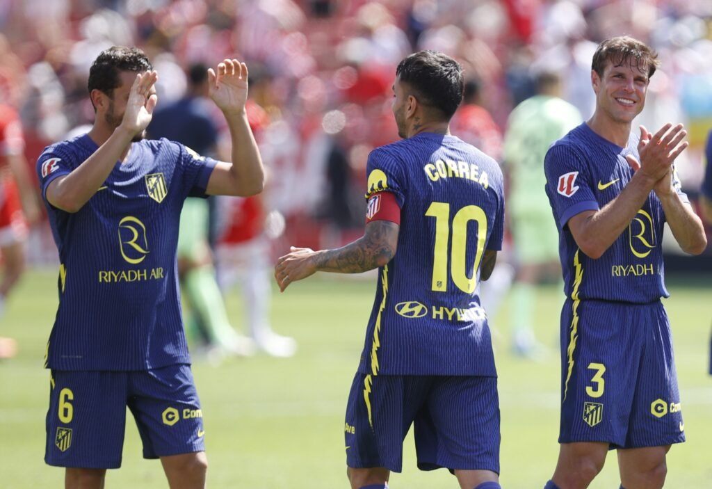 Ángel Correa llevando el brazalete de capitán
