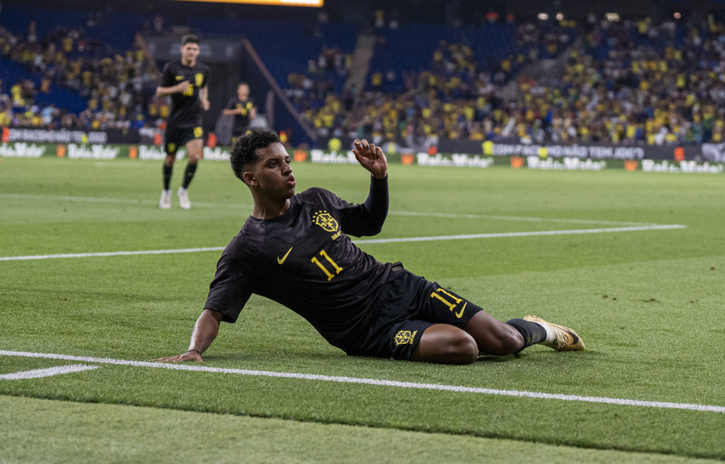 Rodrygo Goes celebrando con la selección brasileña