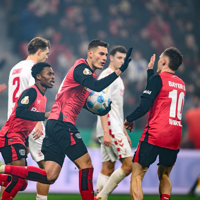 Patrik Schick celebrando gol con el Bayer Leverkusen