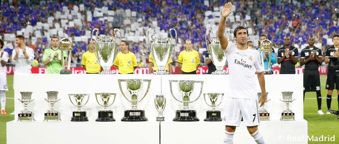 Raúl González en su despedida como ugador del Real Madrid