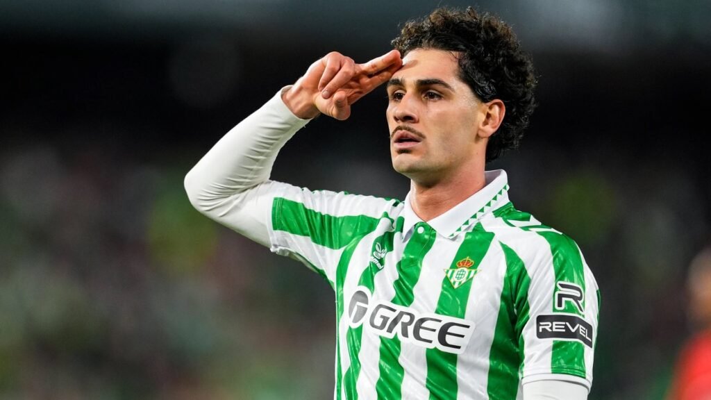 Jonny Cardoso jugando con el Real Betis.