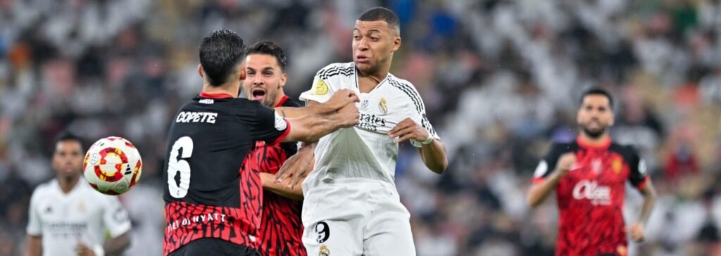 Mbappé en una acción con Copete / Vía: Real Madrid CF