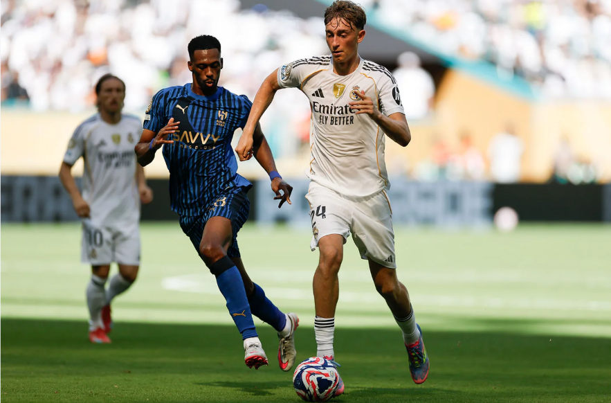 Dean Huijsen jugador del Real Madrid en su debut / Vía X/ @Realmadrid