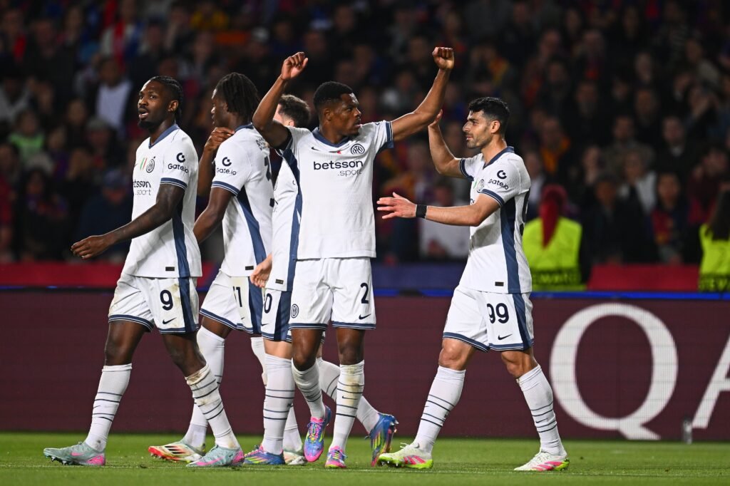 Dumfries celebrando con el Inter de Milán / Vía @Inter