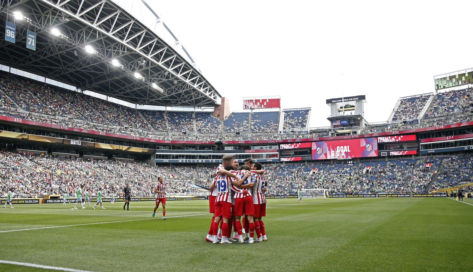 Jugadores del Atlético de Madrid celebran un gol vs. Seattle Sounders | Vía X.