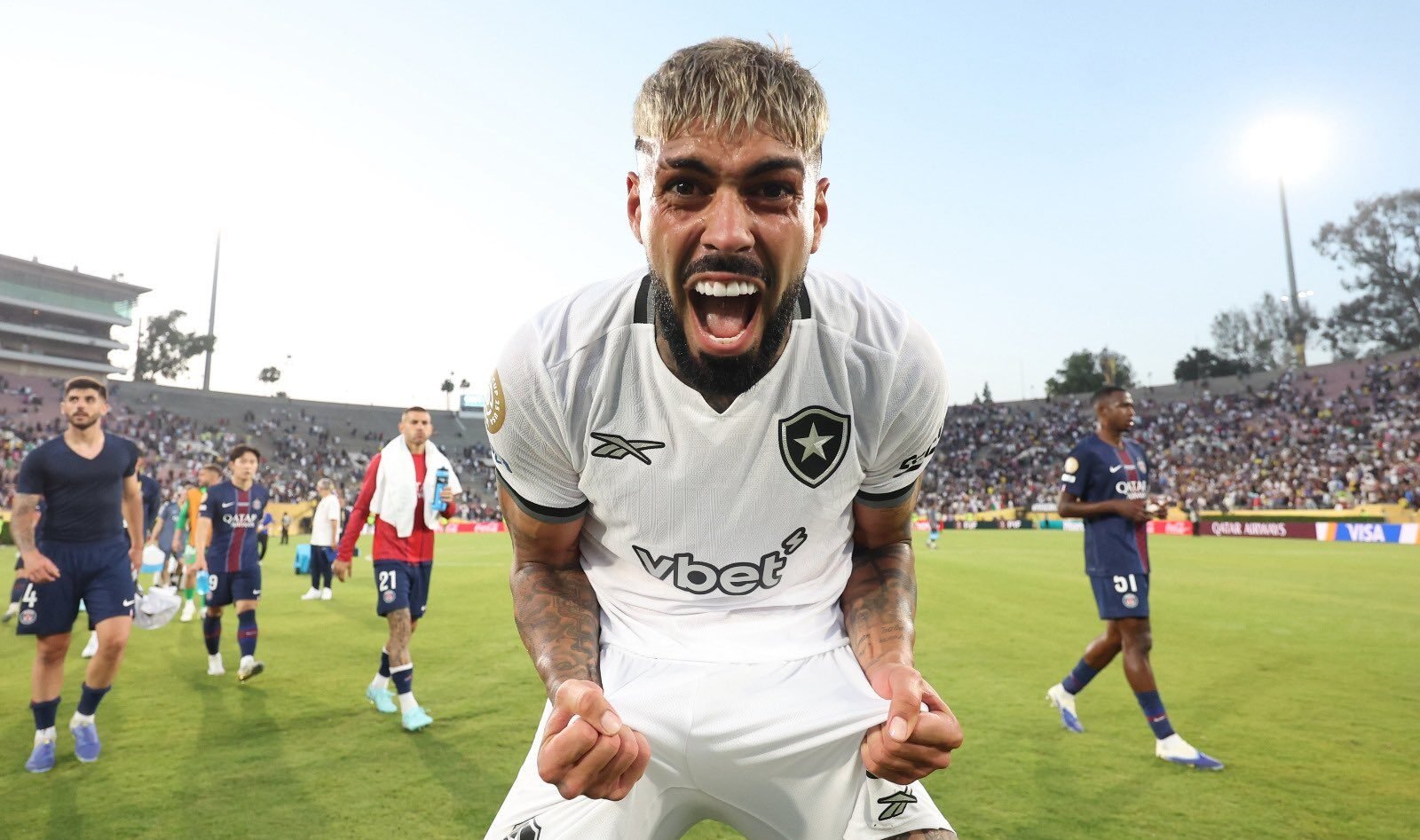 Alexander Barboza (Botafogo) celebra victoria vs. PSG | Vía X.