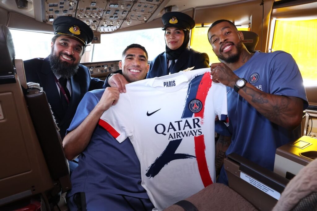 Hakimi y Kimpembe en avión rumbo al Mundial de Clubes.