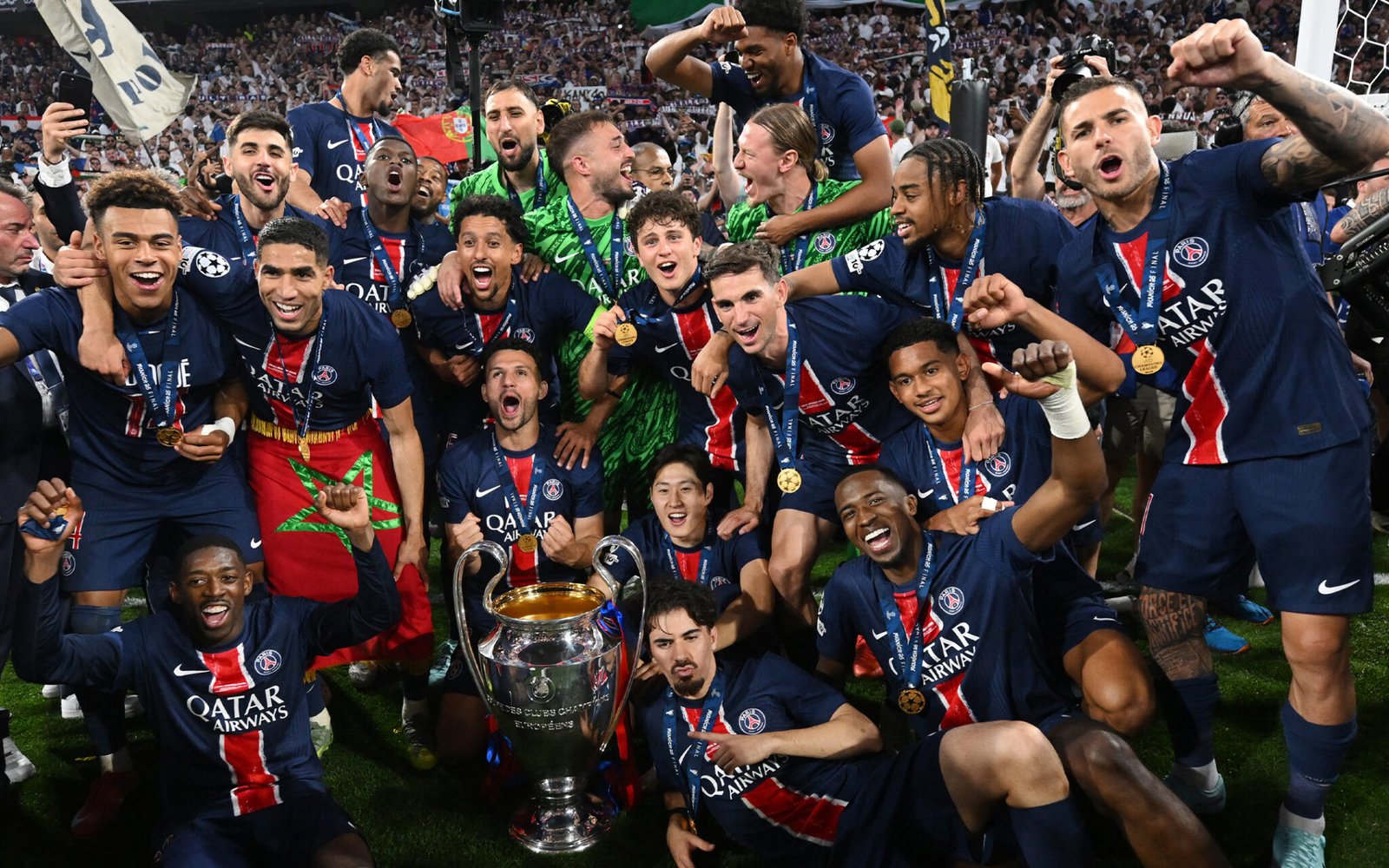 El PSG celebrando la Champions League