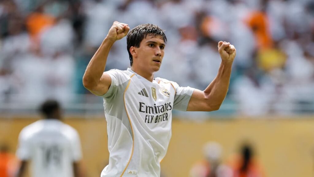 Gonzalo celebrando un gol con el Real Madrid