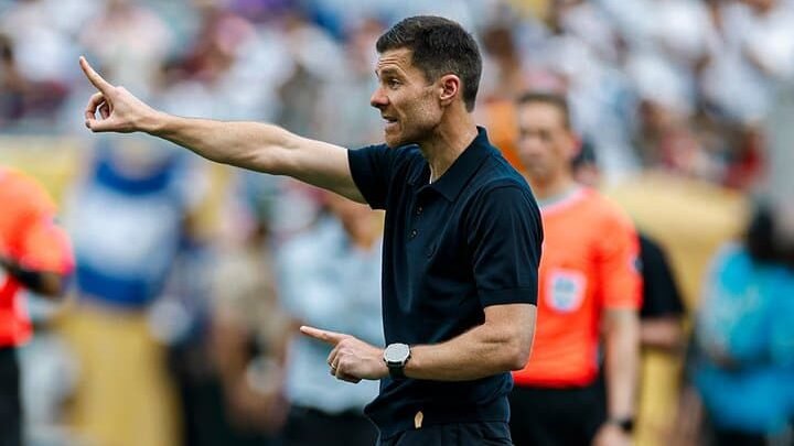 Xabi Alonso dirigiendo al Real Madrid / Vía X: @realmadrid