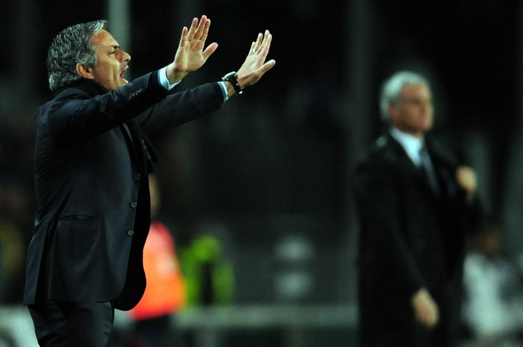 Mourinho dando instrucciones