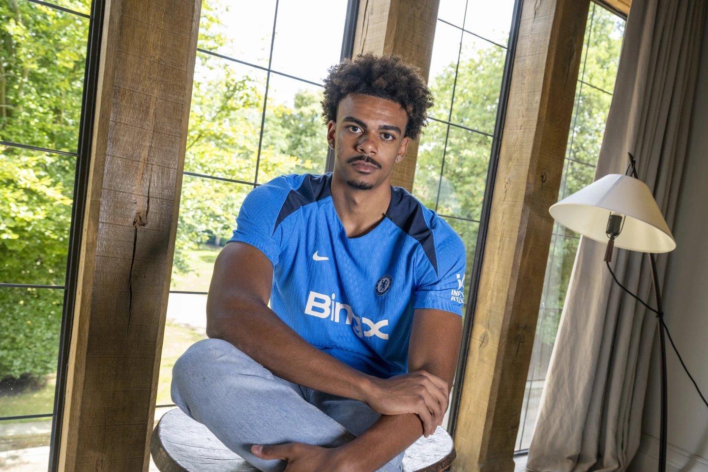 Renato Veiga con la camiseta del Chelsea