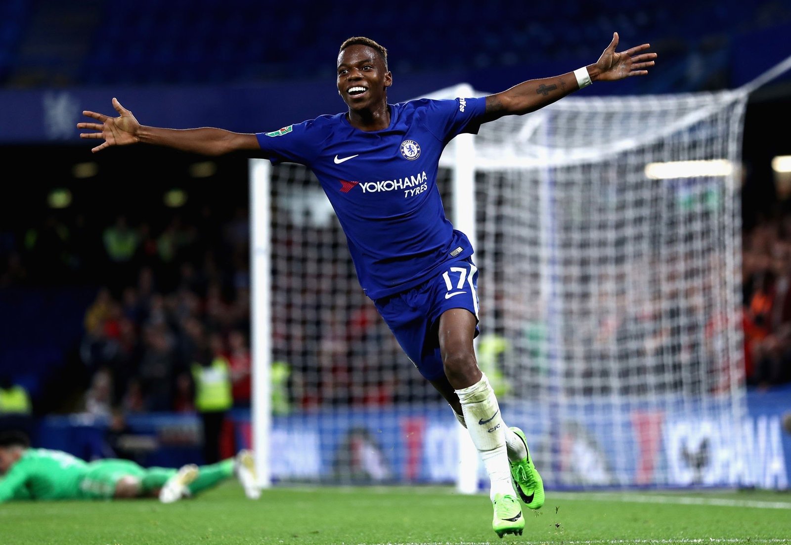 Charly Musonda con la camiseta del Chelsea