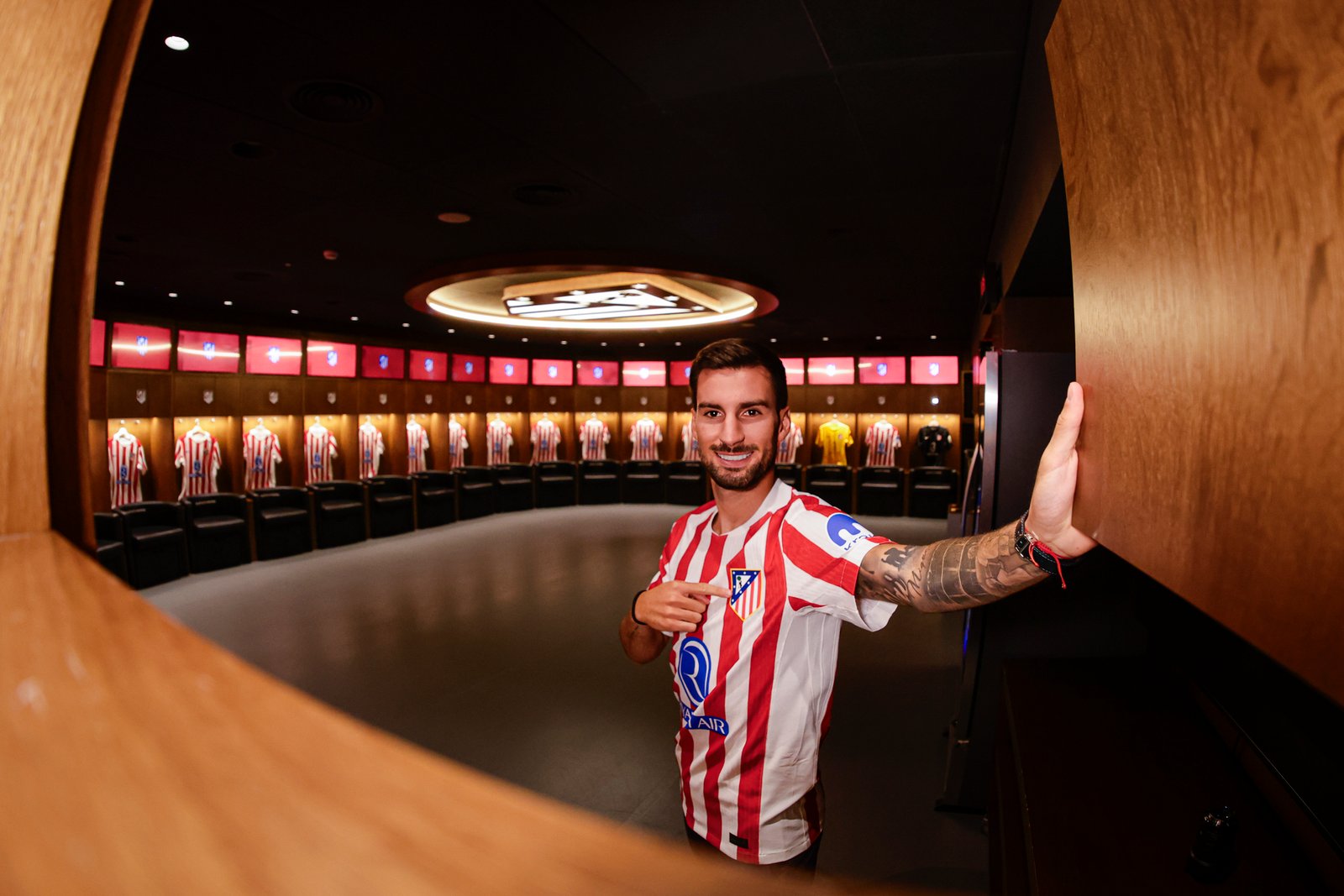 Álex Baena en el vestuario del Metropolitano