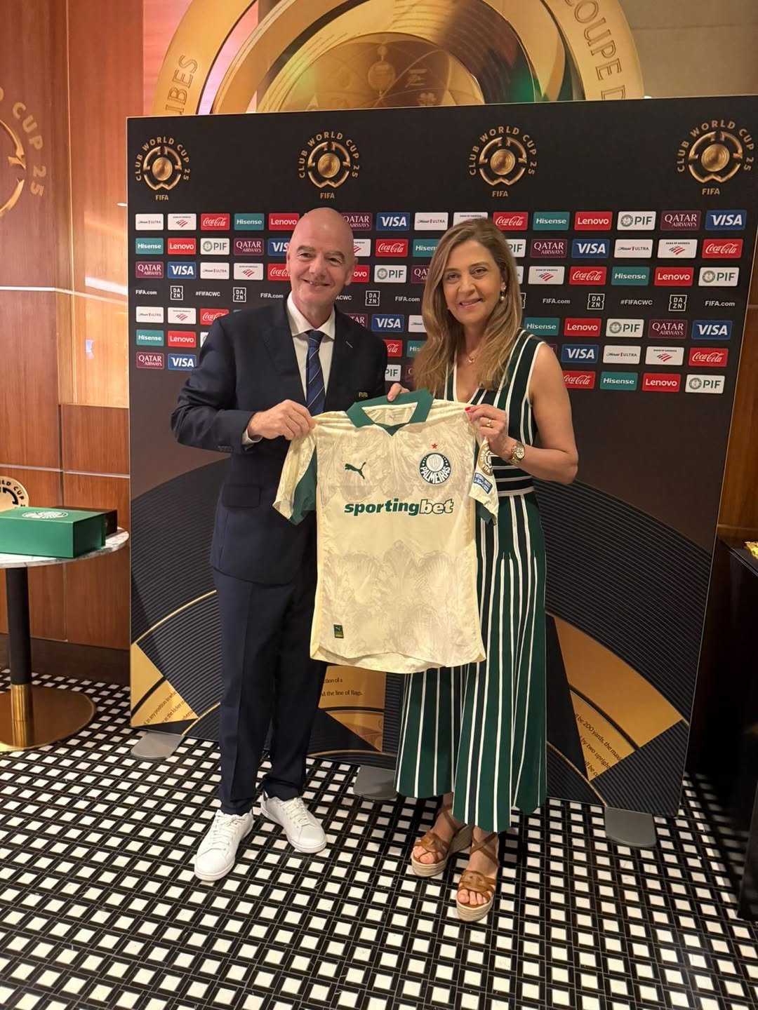 Leila Pereira con Infantino