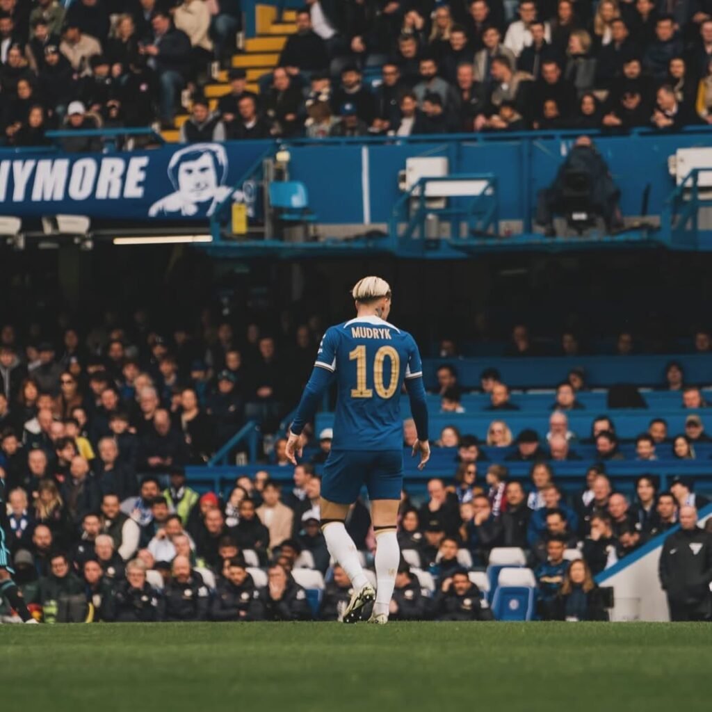 Mudryk vistiendo el 10 del Chelsea