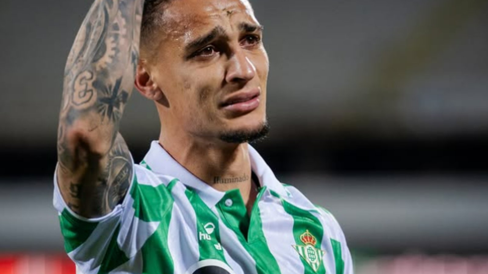 Antony, emocionado después de conseguir la victoria frente a la Fiorentina en Europa League.