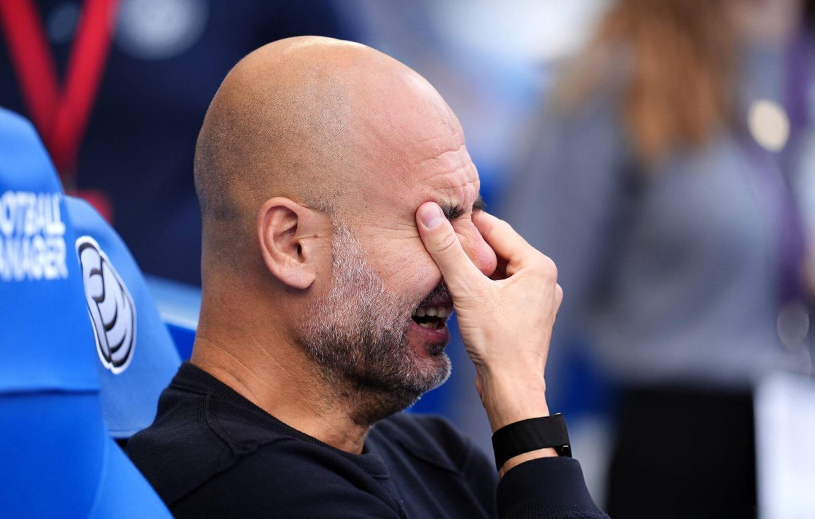 Guardiola frustrado en el banquillo