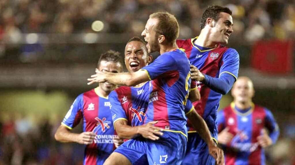 El Levante, durante la temporada 2011/12.