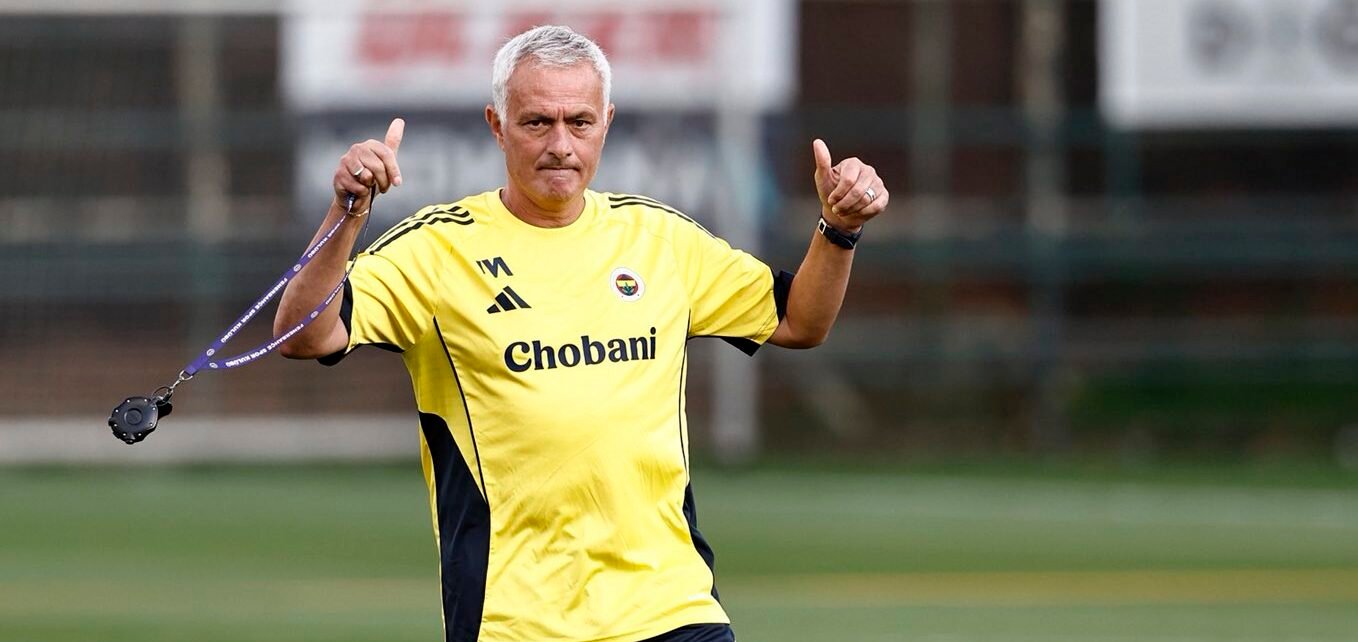 Morinho celebrando en un entrenamiento