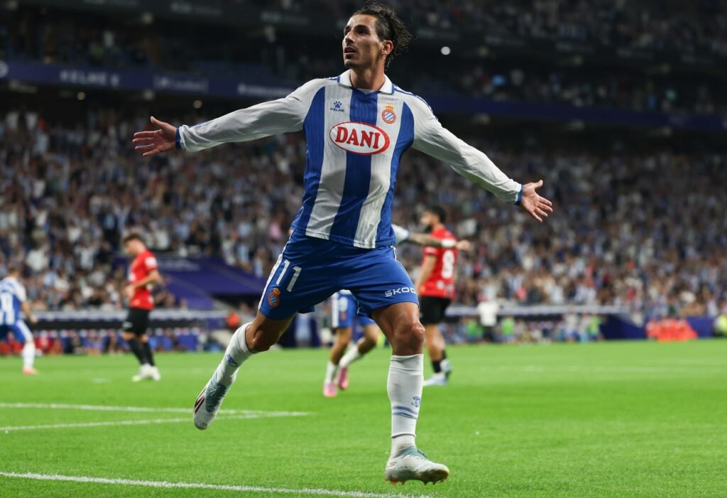 Pere Milla celebrando un gol