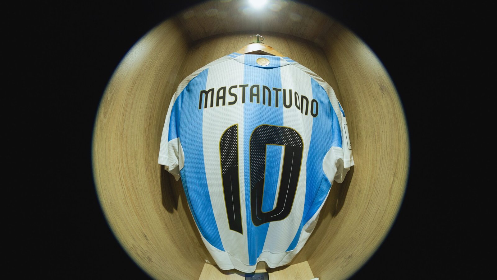 Dorsal 10 Mastantuono / Vía @Argentina