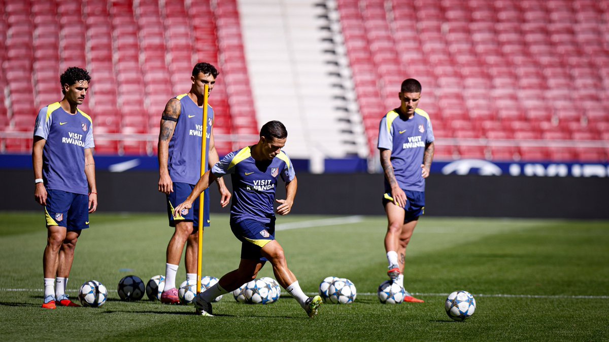 Atlético de Madrid entrenando en el Metropolitano antes de viajar a Anfield
